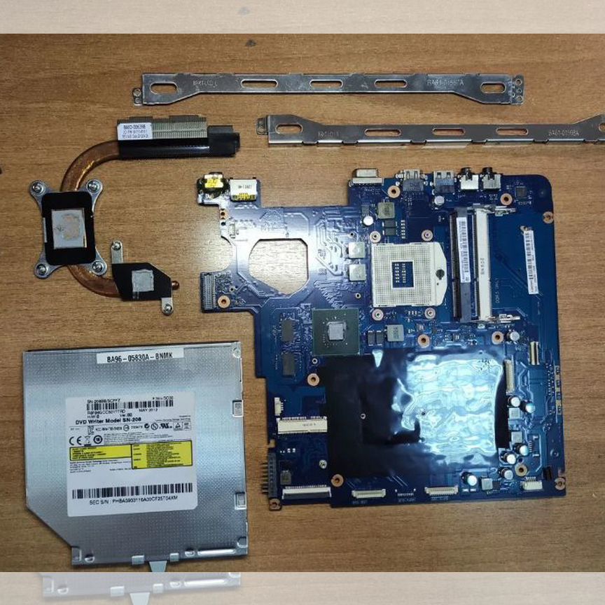 Samsung np300e7a 17.3 Разбор Ремонт Запчасти