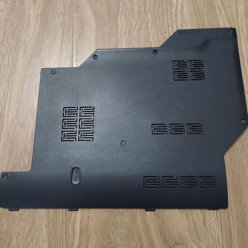 Крышка поддона Lenovo IdeaPad Z570